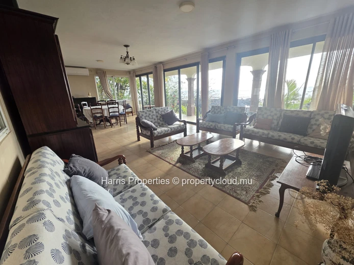 Beautiful rustic-style ground floor apartment for rent in Pointe aux Piments