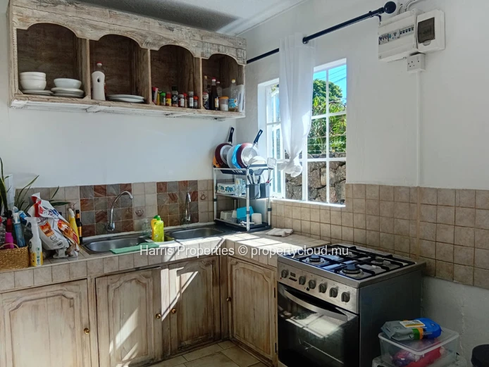 BELLE MAISON MEUBLÉE AVEC PISCINE À VENDRE À Roches Noires Village