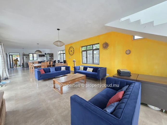 Grande et magnifique maison de 6 chambres avec deux studios à vendre