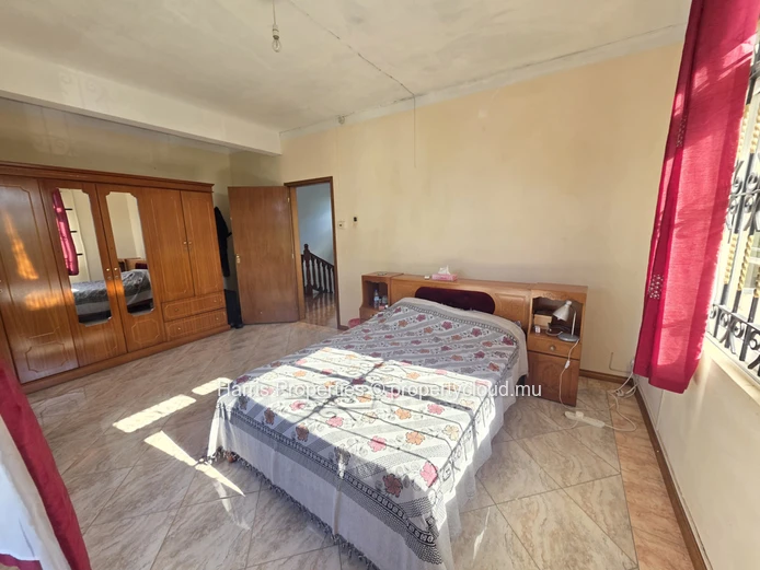 Spacieuse maison familiale à vendre à Fond du Sac – Emplacement de choix sur la route principale