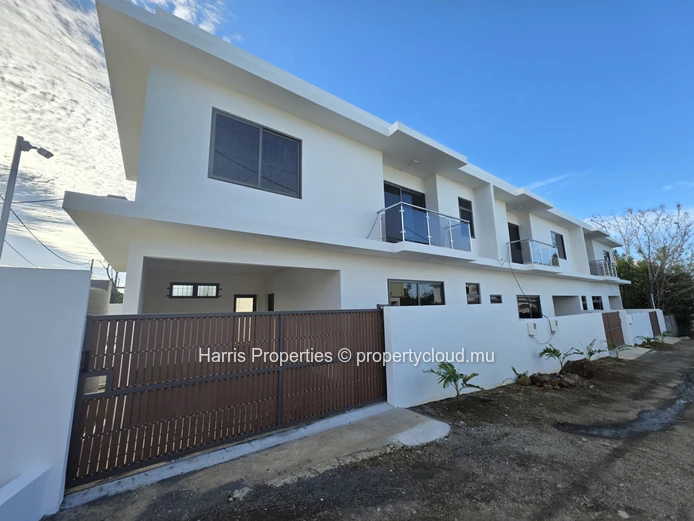 Duplex individuel neuf à vendre à Grand Baie