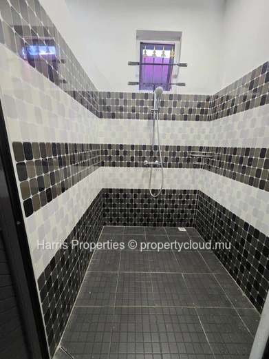 Unfurnished apartment for rent in Triolet 