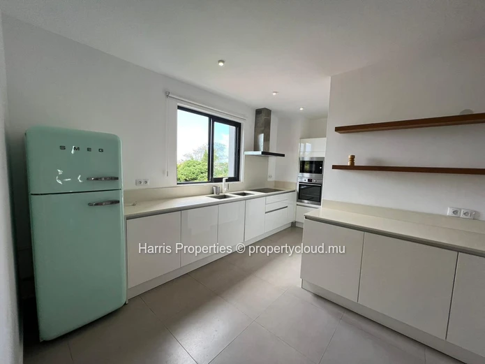 Charming second-floor apartment for sale in Pereybere