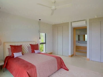 7 Bedroom Villa