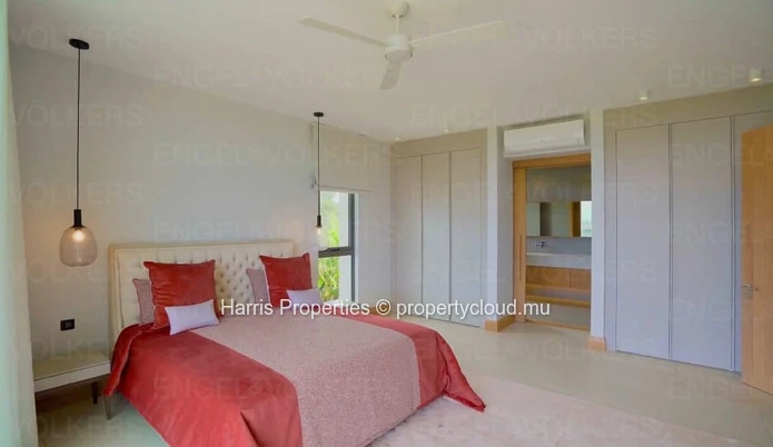 Stunning Luxury Villa for Sale – Golf Course Community, East