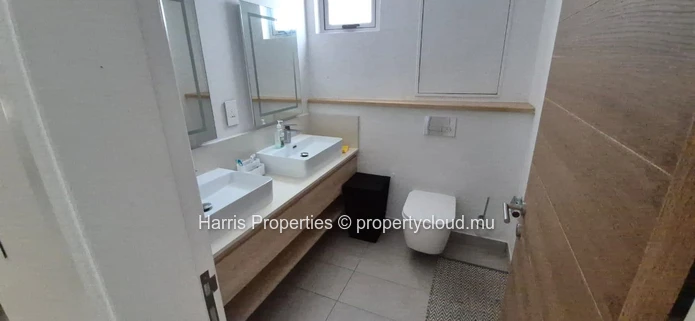 Splendid beachfront apartment for rent in Grand Gaube 