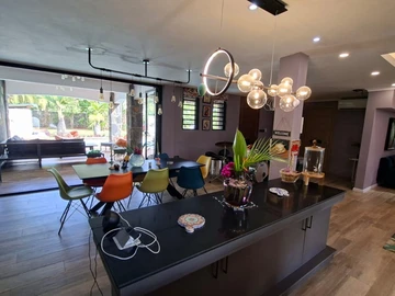 6 Bedroom Villa