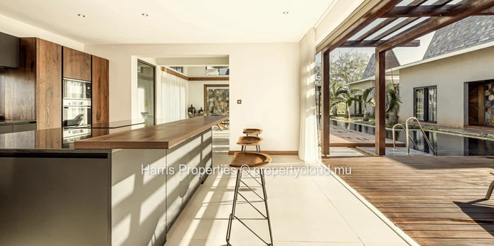 Sumptuous Balinese style villa for sale in Balaclava  