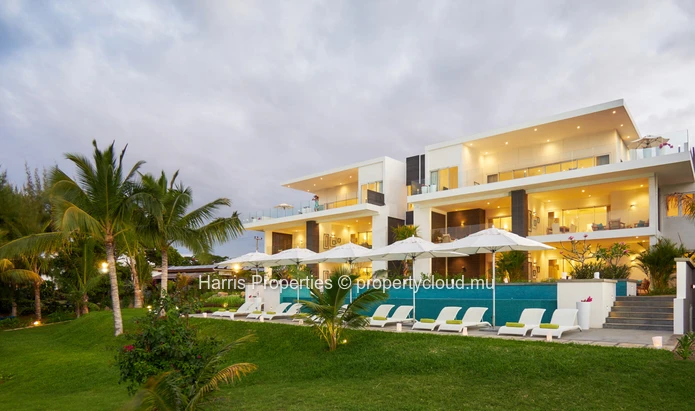 Stunning modern 1st floor apartment for rent in a beachfront residence, Cap Malheureux