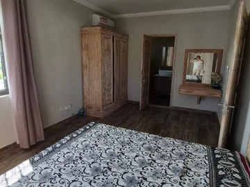 5 Bedroom Villa