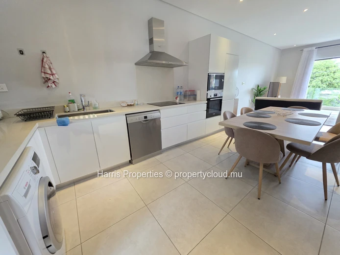 Stunning first-floor apartment for rent in a high-end residence in Pereybere