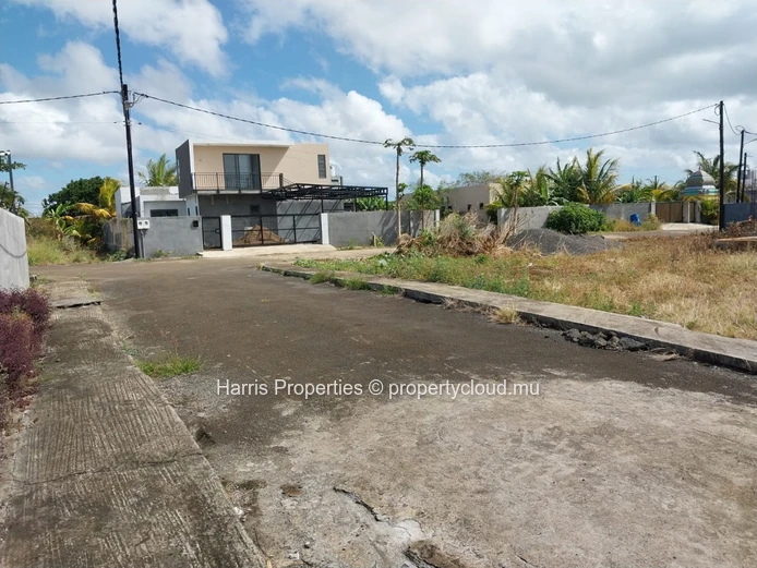 Land for Sale – Petit Raffray 