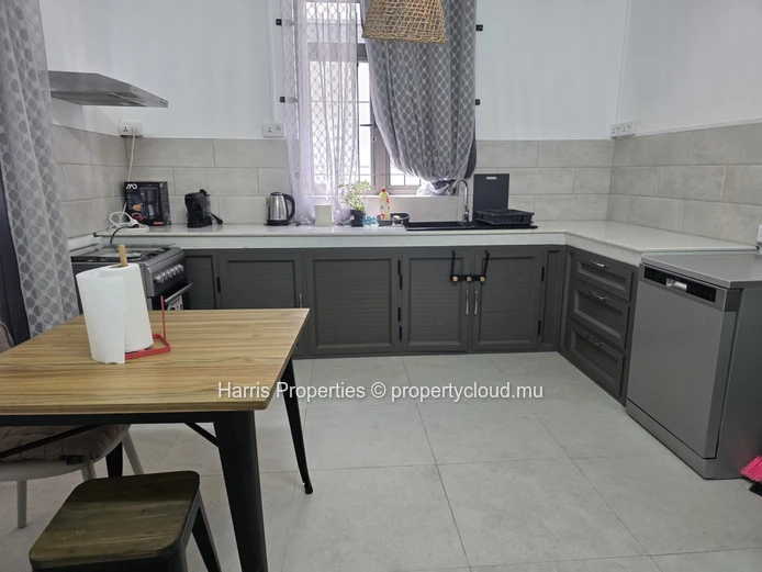 Magnificent Ground Floor Apartment for Rent in a Secure Residence, Pereybere