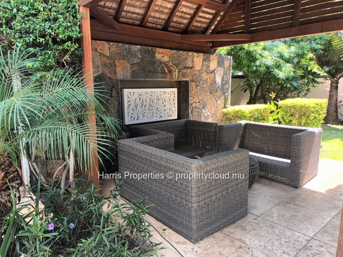 For sale: Luxurious 400m2 villa with 4 ensuite bedrooms in Grand-Baie