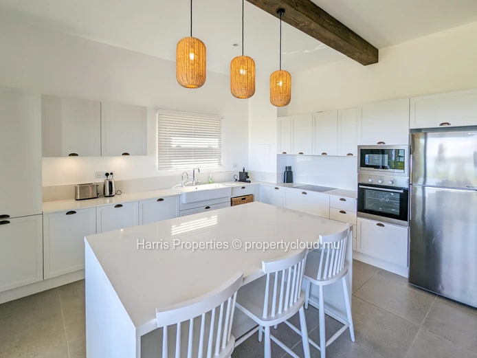 For rent beautiful 4 bedrooms apartment offering a panoramic view of the lagoon - ST ANTOINE