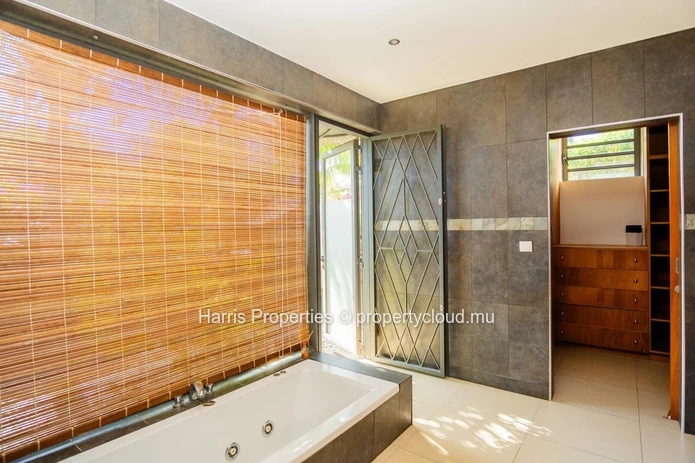 For sale 235 m2 RES villa to enjoy a perfect blend of modern luxury and comfort
