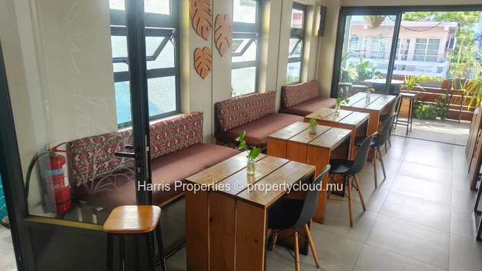 Fonds commercial d'un café bien établi à vendre à Goodlands