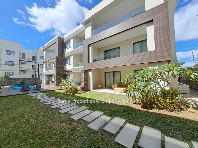 Fully furnished and equipped G+2 modern apartment for sale in Pereybere