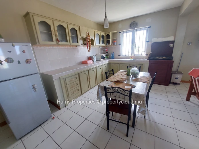 Beautiful 2nd floor apartment for rent in Pereybere