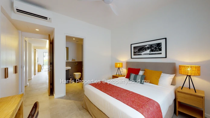 Luxurious apartment for sale on the ground floor with swimming pool and private garden
