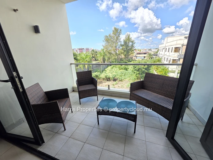 Splendid 2nd floor apartment for rent in a high-end residence in Pereybere, with lift access