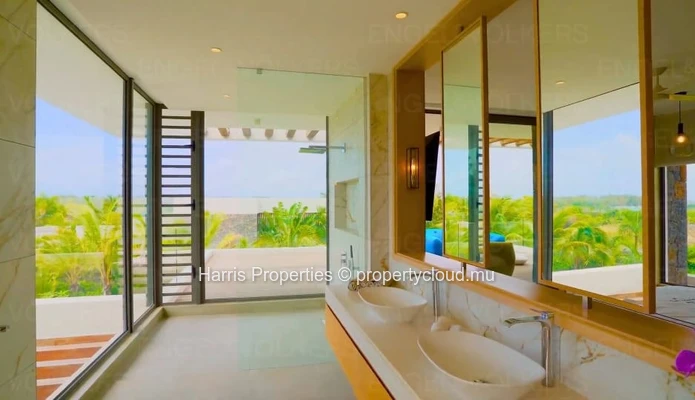 Stunning Luxury Villa for Sale – Golf Course Community, East