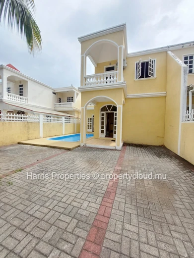 Charming Individual House for Rent in a Secure Residential Complex in Pereybere