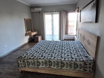 5 Bedroom Villa