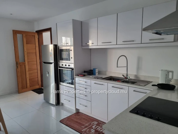 Beautiful and modern second floor apartment, with lift, for rent in a secure residence in Baie du Tombeau