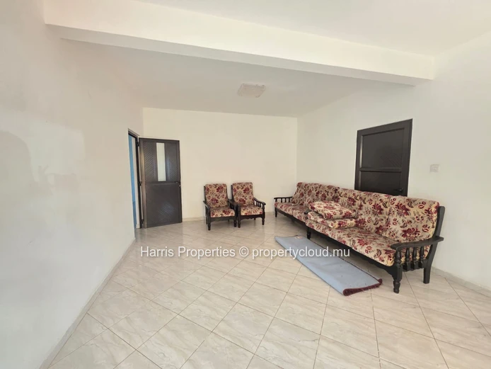 Unfurnished apartment for rent in Triolet 