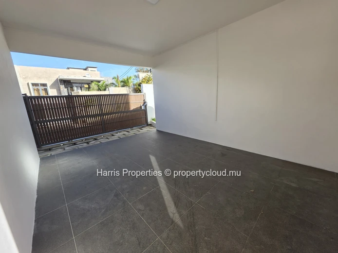 Duplex individuel neuf à vendre à Grand Baie