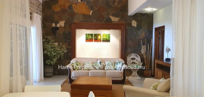 Sumptuous 3 bedrooms waterfront villa for sale - Calodyne