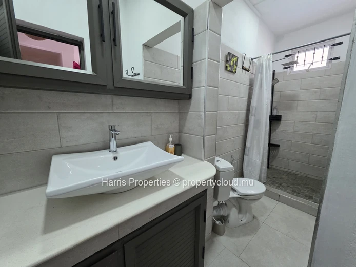 Magnificent Ground Floor Apartment for Rent in a Secure Residence, Pereybere