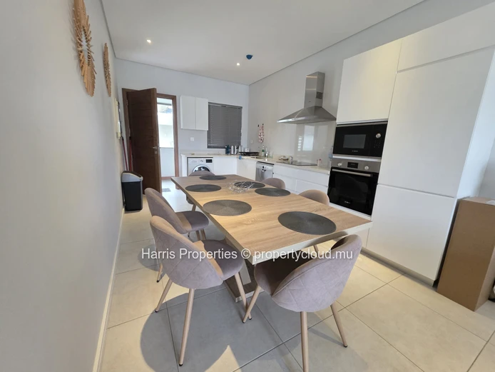 Stunning first-floor apartment for rent in a high-end residence in Pereybere