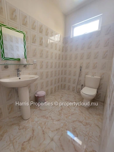 Charming Individual House for Rent in a Secure Residential Complex in Pereybere
