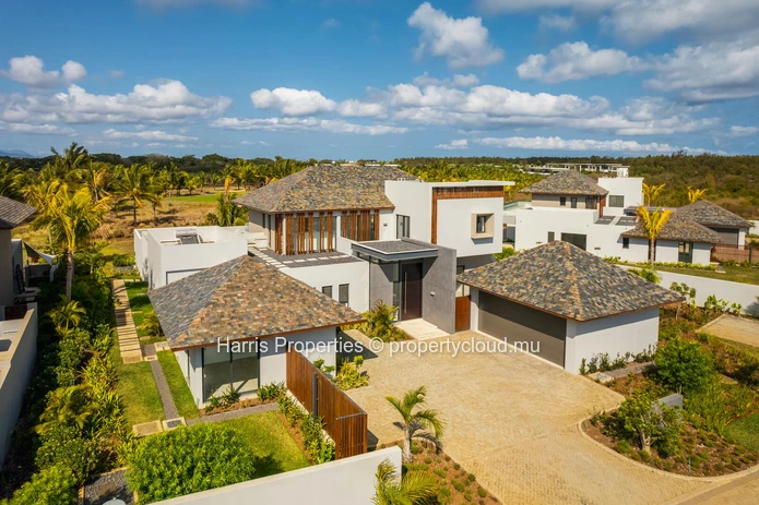 For sale contemporary villa in Mont Choisy (Sole Mandate)