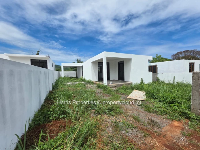 Investment opportunity: Off-plan individual villas in Khoyratty
