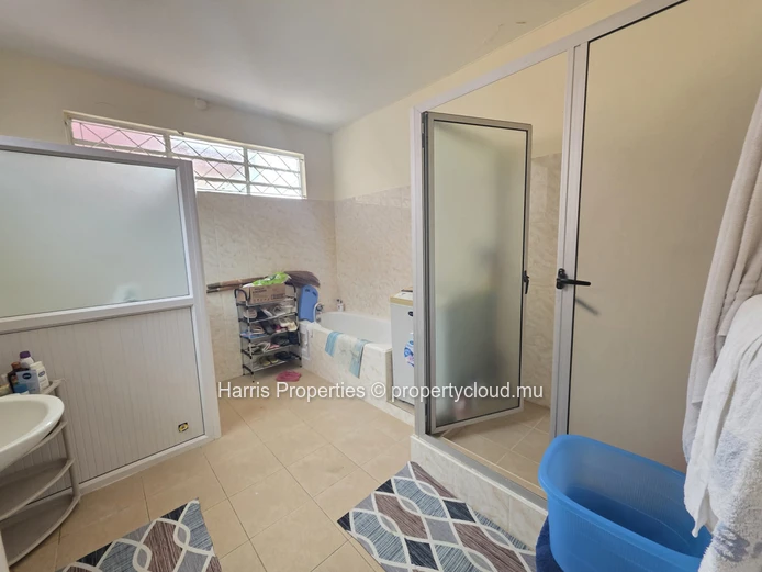 Bel appartement au rez-de-chaussée à louer à Bain Bœuf