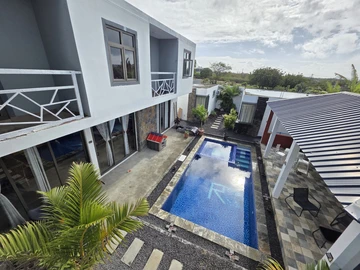 8 Bedroom House