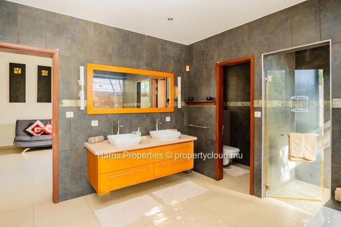 For sale 235 m2 RES villa to enjoy a perfect blend of modern luxury and comfort