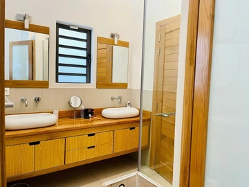 5 Bedroom Villa