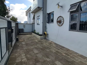 5 Bedroom Villa