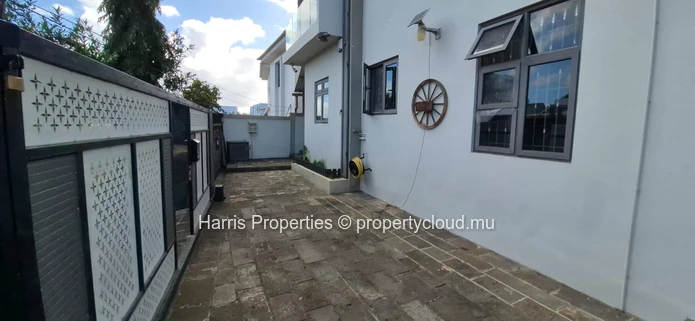 Beautiful individual villa for rent in Mon Choisy 