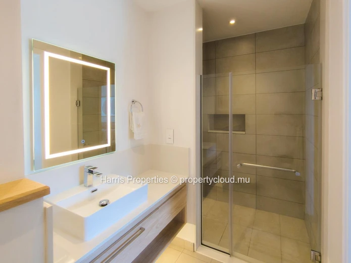 Beautiful 3 bedroom apartment fully furnished and equipped for rent in Grand Gaube (Sole Mandate)