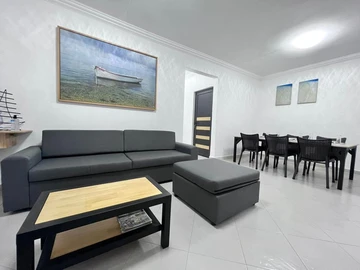6 Bedroom Apartment