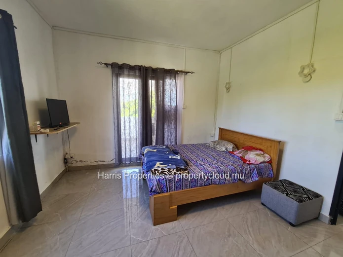 A vendre - Maison élégante et spacieuse de 5 000 pieds carrés - Rs.